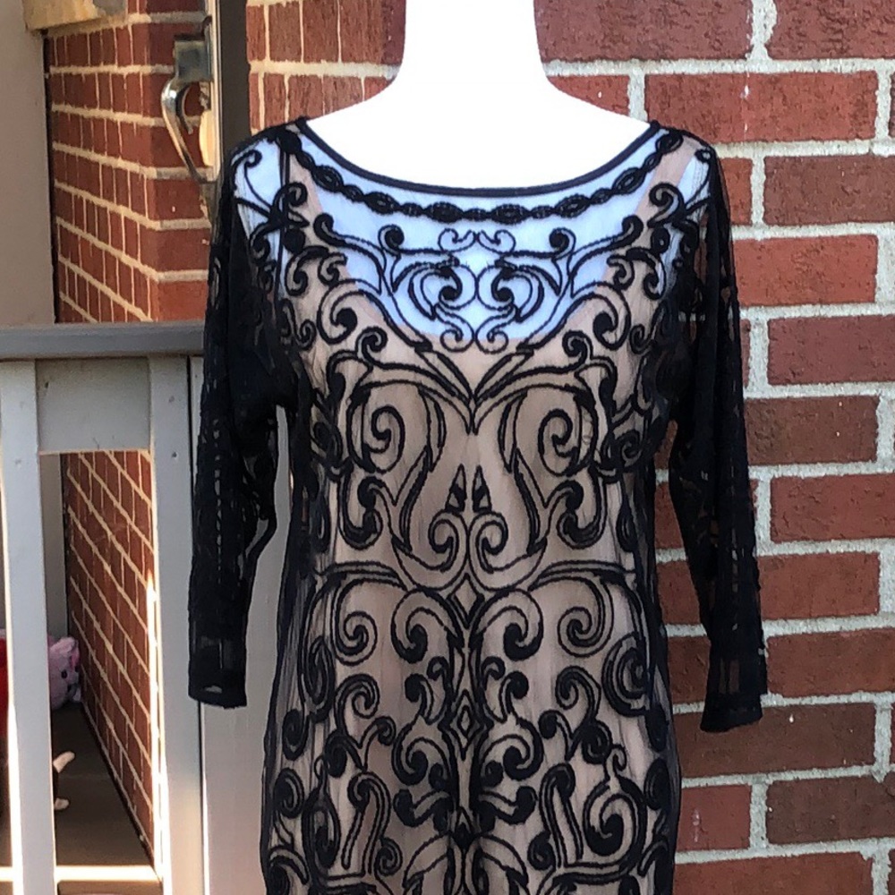 Lace Dress - Picture 2 of 8